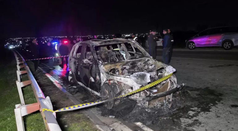 Արարատի մարզում հրդեհ է բռնկվել ընթացող «BMW X5»-ում, ավտոմեքենան վերածվել է մոխրակույտի