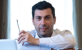 Ահա սա է քոչարյանական պրոպագանդայի դեմքն ու որակը՝ ստախոս, անդեմ և ատելություն սերմանող. խաբելով ռուսական որոշ շրջանակների՝ պսևդոընդդիմադիր պայքարի անվան տակ փող փախցնել, ստեր ու ատելություն տարածել՝ թիրախավորելով կոնկրետ մարդկանց ու ընտանիքների. Մինասյան Ահա սա է քոչարյանական պրոպագանդայի դեմքն ու որակը՝ ստախոս, անդեմ և ատելություն սերմանող. խաբելով ռուսական որոշ շրջանակների՝ պսևդոընդդիմադիր պայքարի անվան տակ փող փախցնել, ստեր ու ատելություն տարածել՝ թիրախավորելով կոնկրետ մարդկանց ու ընտանիքների. Մինասյան