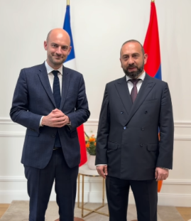 Կեցցե՛ Հայաստանի և Ֆրանսիայի բարեկամությունը․ Արարատ Միրզոյանը և Ժան-Նոել Բարոն մասնակցել են ՀՀ դեսպանության նոր նստավայրի բացման արարողությանը (տեսանյութ) Կեցցե՛ Հայաստանի և Ֆրանսիայի բարեկամությունը․ Արարատ Միրզոյանը և Ժան-Նոել Բարոն մասնակցել են ՀՀ դեսպանության նոր նստավայրի բացման արարողությանը (տեսանյութ)