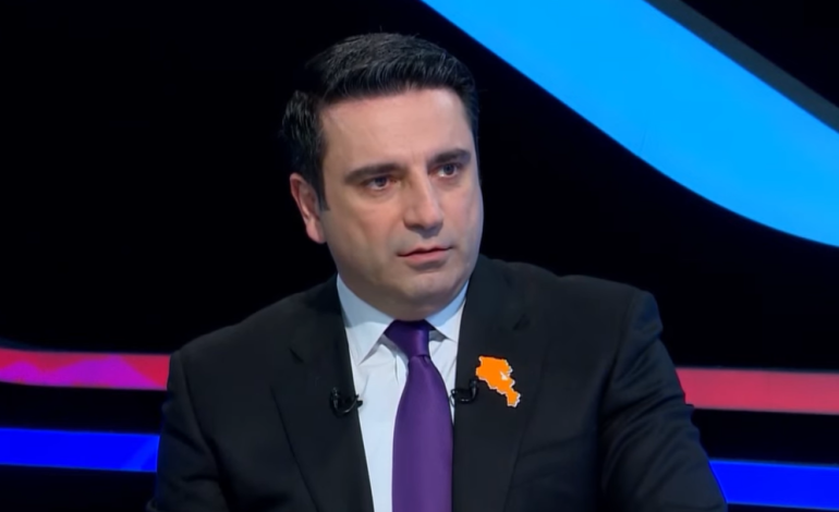 Ես հաշվել եմ` մոտավորապես 70-ից ավել Արարատի նկար կա նոր անձնագրի մեջ․ Ալեն Սիմոնյան Ես հաշվել եմ` մոտավորապես 70-ից ավել Արարատի նկար կա նոր անձնագրի մեջ․ Ալեն Սիմոնյան
