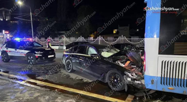 Իսակովի պողոտայում «BMW»-ն բшխվել է «Mercedes»-ին, ապա թիվ 61 երթուղին սպասարկող ավտոբուսին, կան վիրшվորներ