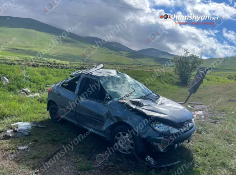 «Peugeot»-ը դուրս է եկել ճանապարհի երթևեկելի գոտուց և գլխիվայր շրջվելով հայտնվել դաշտում, կան վիրավnրներ