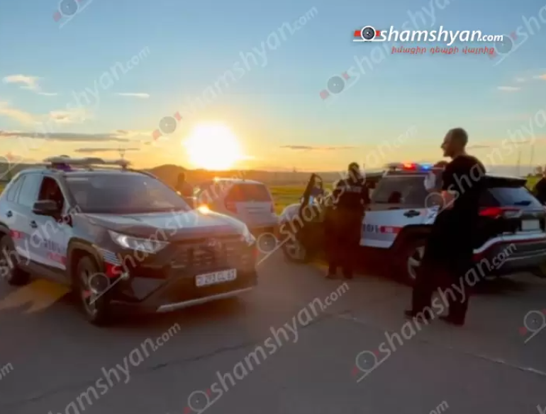 Մարալիկ-Պեմզաշեն-Արթիկ ավտոճանապարհին «BMW X5»-ը դուրս է եկել ճանապարհի երթևեկելի գոտուց և հայտնվել դաշտում
