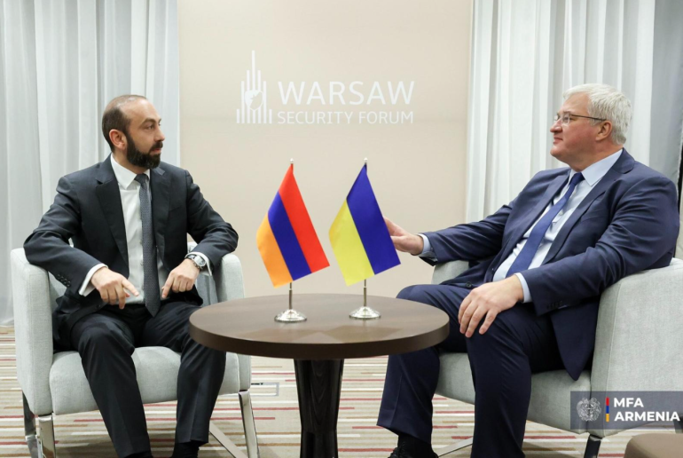 Ակնկալում եմ շարունակել մեր սերտ համագործակցությունը՝ Ուկրաինա–Հայաստան հարաբերություններն ավելի ամրապնդելու համար․ Ուկրաինայի ԱԳ նախարարը շնորհավորել է Արարատ Միրզոյանին Ակնկալում եմ շարունակել մեր սերտ համագործակցությունը՝ Ուկրաինա–Հայաստան հարաբերություններն ավելի ամրապնդելու համար․ Ուկրաինայի ԱԳ նախարարը շնորհավորել է Արարատ Միրզոյանին
