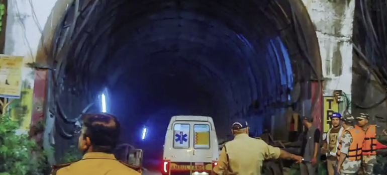7 dead, 3 trapped in Uttarakhand tunnel collapse 7 dead, 3 trapped in Uttarakhand tunnel collapse