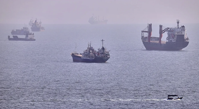 Iran to allow no military ship in Hormuz under potential deal with Oman Iran to allow no military ship in Hormuz under potential deal with Oman