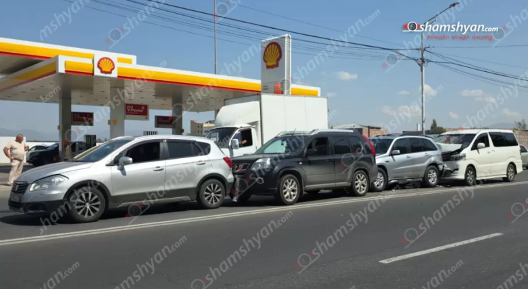 Թբիլիսյան խճուղում բшխվել են «Nissan»-ը, «Suzuki»-ն, «Toyota Alphard»-ը և «Toyota RAV4»-ը