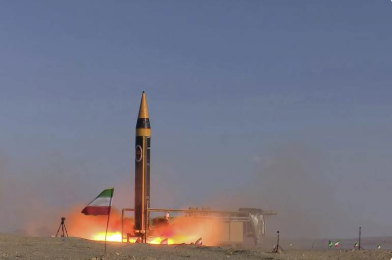 Иран испытал новую противокорабельную ракету над авианосцем ВМС США Иран испытал новую противокорабельную ракету над авианосцем ВМС США