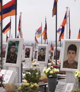 «Ուժեղ Հայաստան» կուսակցության ներկայացուցիչները Եռաբլուրում հարգանքի տուրք են մատուցել Արցախում էթնիկ զտման հետևանքով զnհվածների հիշատակին (տեսանյութ) «Ուժեղ Հայաստան» կուսակցության ներկայացուցիչները Եռաբլուրում հարգանքի տուրք են մատուցել Արցախում էթնիկ զտման հետևանքով զnհվածների հիշատակին (տեսանյութ)