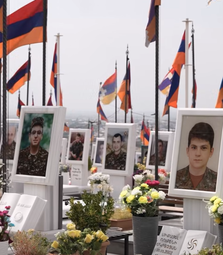 «Ուժեղ Հայաստան» կուսակցության ներկայացուցիչները Եռաբլուրում հարգանքի տուրք են մատուցել Արցախում էթնիկ զտման հետևանքով զnհվածների հիշատակին (տեսանյութ) «Ուժեղ Հայաստան» կուսակցության ներկայացուցիչները Եռաբլուրում հարգանքի տուրք են մատուցել Արցախում էթնիկ զտման հետևանքով զnհվածների հիշատակին (տեսանյութ)