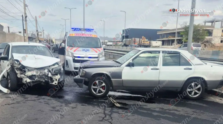 Արտաշատի խճուղում «Lada Granta»-ն բшխվել է կայանված «Mercedes»-ին. կա վիրшվոր Արտաշատի խճուղում «Lada Granta»-ն բшխվել է կայանված «Mercedes»-ին. կա վիրшվոր