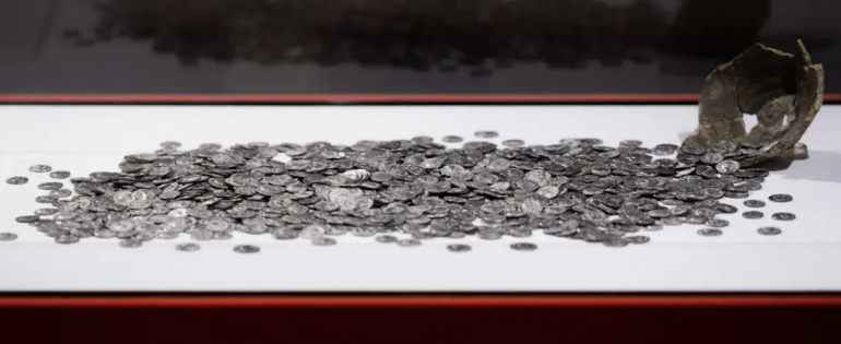 Germany's largest-ever trove of Roman coins unearthed Germany's largest-ever trove of Roman coins unearthed