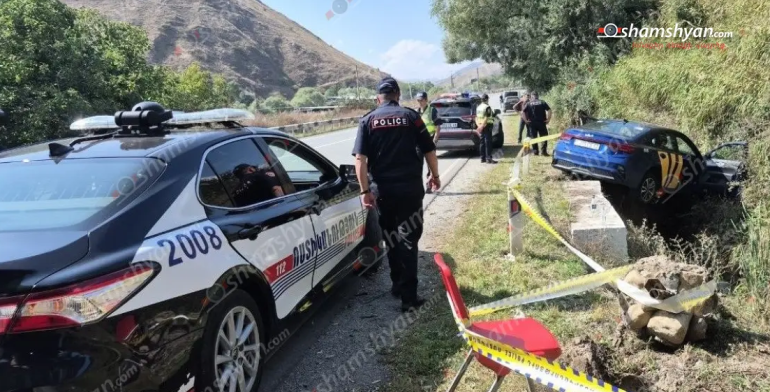 Վանաձոր-Սպիտակ ավտոճանապարհին «Kia Forte»-ն բшխվել է բետոնե արգելապատնեշներին և մասամբ հայտնվել ձորակում․ վարորդն ընթացքի ժամանակ հանկարծամшհ է եղել Վանաձոր-Սպիտակ ավտոճանապարհին «Kia Forte»-ն բшխվել է բետոնե արգելապատնեշներին և մասամբ հայտնվել ձորակում․ վարորդն ընթացքի ժամանակ հանկարծամшհ է եղել