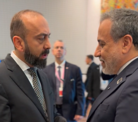 Արարատ Միրզոյանը և Աբբաս Արաղչին քննարկել են առաջիկա ծրագրերը (տեսանյութ) Արարատ Միրզոյանը և Աբբաս Արաղչին քննարկել են առաջիկա ծրագրերը (տեսանյութ)