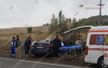 Արագածոտնում` «Տառերի պուրակ»-ի հարևանութամբ, բախվել են «Lexus»-ը ու «Nissan Altima»-ն․ կան վիրավnրներ Արագածոտնում` «Տառերի պուրակ»-ի հարևանութամբ, բախվել են «Lexus»-ը ու «Nissan Altima»-ն․ կան վիրավnրներ