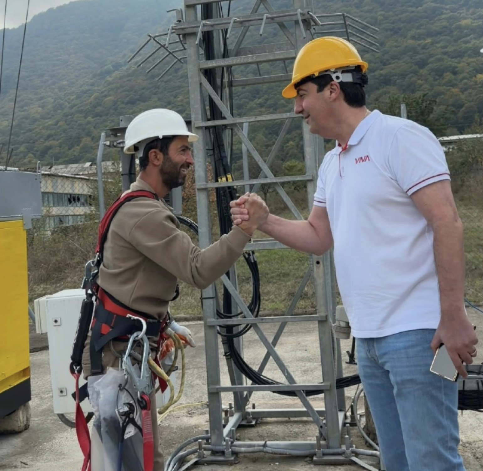 Viva-ի 5G+ ցանցը Սյունիքում և Վայոց ձորում․ Հայաստանի միակ 5G+ ցանցն արդեն հասանելի է Երևանում և 8 մարզի 32 քաղաքում (տեսանյութ, լուսանկարներ) Viva-ի 5G+ ցանցը Սյունիքում և Վայոց ձորում․ Հայաստանի միակ 5G+ ցանցն արդեն հասանելի է Երևանում և 8 մարզի 32 քաղաքում (տեսանյութ, լուսանկարներ)