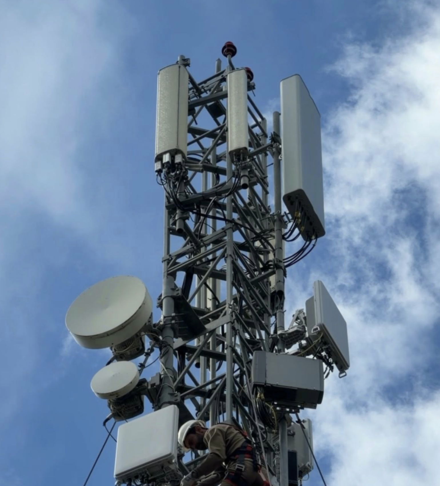 Viva-ի 5G+ ցանցը Սյունիքում և Վայոց ձորում․ Հայաստանի միակ 5G+ ցանցն արդեն հասանելի է Երևանում և 8 մարզի 32 քաղաքում (տեսանյութ, լուսանկարներ) Viva-ի 5G+ ցանցը Սյունիքում և Վայոց ձորում․ Հայաստանի միակ 5G+ ցանցն արդեն հասանելի է Երևանում և 8 մարզի 32 քաղաքում (տեսանյութ, լուսանկարներ)