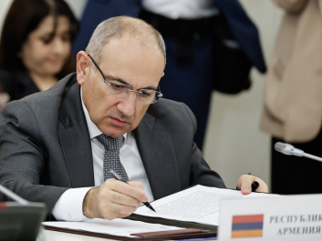 По итогам контактов с президентом Азербайджана в Туркменистане у меня сложилось предварительное впечатление, что у нас есть возможность придать миру реальные очертания. Пашинян