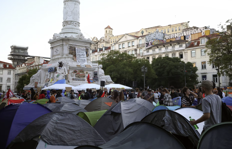 Lisbon police arrest 55 housing protesters and clear Rossio tent camp