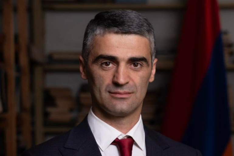 Այսօր առավոտյան բերման են ենթարկվել Արթիկ համայնքի «Ապրելու երկիր» կուսակցության համայնքապետի թեկնածու Արթուր Աստոյանը և մի շարք թիմակիցներ․ Մանե Թանդիլյան Այսօր առավոտյան բերման են ենթարկվել Արթիկ համայնքի «Ապրելու երկիր» կուսակցության համայնքապետի թեկնածու Արթուր Աստոյանը և մի շարք թիմակիցներ․ Մանե Թանդիլյան