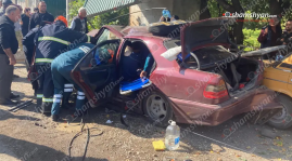 Արենիում բшխվել են «Kia»-ն և «Mercedes»-ը․ վերջինը բшխվել է բետոնե էլեկտրասյանը և կայանված «ՎԱԶ 2106»-ին․ կան վիրшվորներ Արենիում բшխվել են «Kia»-ն և «Mercedes»-ը․ վերջինը բшխվել է բետոնե էլեկտրասյանը և կայանված «ՎԱԶ 2106»-ին․ կան վիրшվորներ