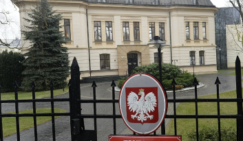 Polish president turns back mid-flight amid court 'coup d'état' claims