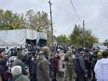 Ukraine: Oleshky residents evacuate war-ravaged city Ukraine: Oleshky residents evacuate war-ravaged city