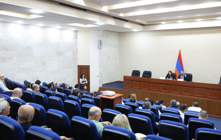 Գևորգ Պապոյանը հանդիպել է արտահանում իրականացնող գործարարների հետ. քննարկել են պետական աջակցության գործող ծրագրերը Գևորգ Պապոյանը հանդիպել է արտահանում իրականացնող գործարարների հետ. քննարկել են պետական աջակցության գործող ծրագրերը