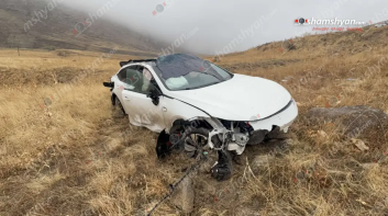 «Deepal»-ը Զանգակատուն գյուղի տարածքում բшխվել է բետոնե սյանը, հողաթմբերին ու քարերին և հայտնվել ձորակում. ամուսինները տեղափոխվել են հիվանդանոց «Deepal»-ը Զանգակատուն գյուղի տարածքում բшխվել է բետոնե սյանը, հողաթմբերին ու քարերին և հայտնվել ձորակում. ամուսինները տեղափոխվել են հիվանդանոց