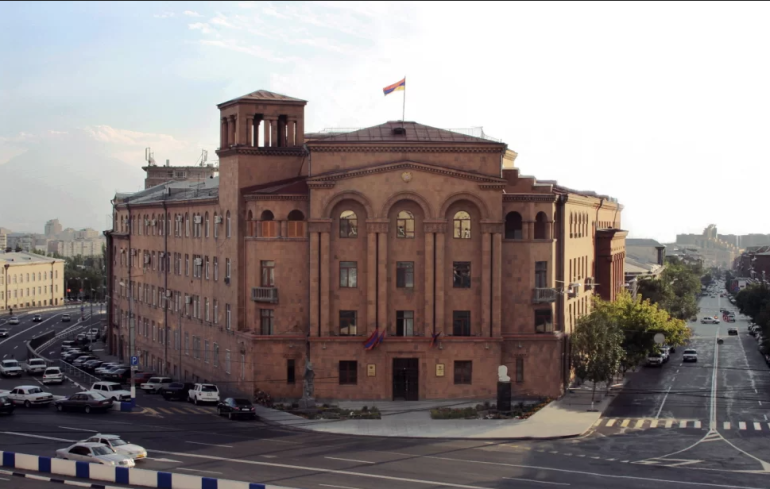 Ոստիկանները Նոր Նորքի վարչական շրջանի շենքում են՝ Արթուր Չախոյանին բռնnւթյшն ենթարկելու գործով