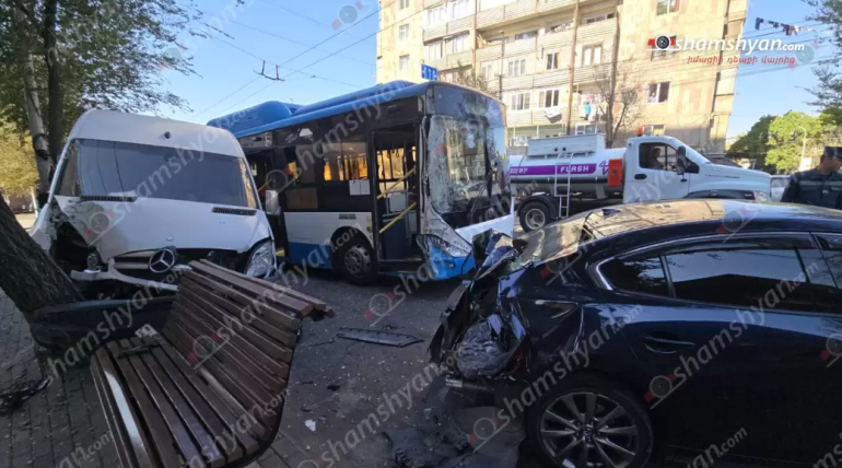Շղթայական ավտովթար է տեղի ունեցել Երևանում՝ ավտոբուսի մասնակցությամբ