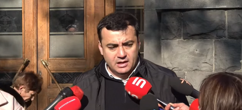 «Տիգրան Ավինյանը հողի գող է»․ Արթուր Չախոյանը հաղորդում է ներկայացրել՝ ընդդեմ Ավինյանի