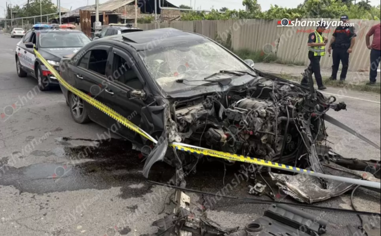 «Mercedes»-ը դուրս է եկել ճանապարհի երթևեկելի գոտուց, բախվել քարե պատնեշին և փլուզել այն, կա վիրավnր
