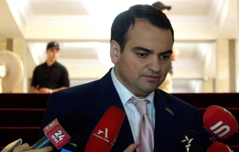 Բյուջեի դեֆիցիտը կատաստրոֆիկ մասշտաբի է, 1,4 մլրդ-ի ճեղքվածք կա, ծախսերը պետք է վերահսկենք. Կարապետյան Բյուջեի դեֆիցիտը կատաստրոֆիկ մասշտաբի է, 1,4 մլրդ-ի ճեղքվածք կա, ծախսերը պետք է վերահսկենք. Կարապետյան