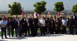 Արցախի անկախության օրվա առթիվ Եռաբլուրում ծաղիկներ են խոնարհել Արցախի անկախության օրվա առթիվ Եռաբլուրում ծաղիկներ են խոնարհել