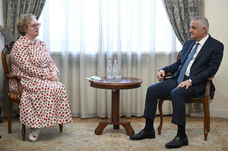 Փոխվարչապետն ու Միացյալ Թագավորության դեսպանը քննարկել են ռազմավարական գործընկերությունից բխող երկկողմ օրակարգային հարցեր Փոխվարչապետն ու Միացյալ Թագավորության դեսպանը քննարկել են ռազմավարական գործընկերությունից բխող երկկողմ օրակարգային հարցեր