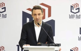Առաջին Հանրապետության գոյությունը հնարավոր դարձավ «մեծ եղբայրների» ցանկությունից զատ և անգամ՝ ի հեճուկս նրանց ցանկության. Հայկ Մարության