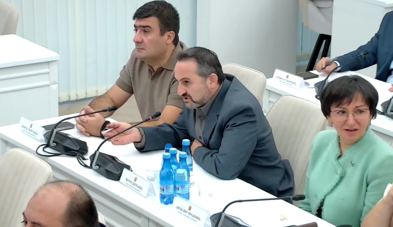 Մենակ պարել գիտեք, քաղաքը չեք կարողանում ղեկավարել. փող եք ուտում, թալանում եք. Պեդրո Զարոկյան Մենակ պարել գիտեք, քաղաքը չեք կարողանում ղեկավարել. փող եք ուտում, թալանում եք. Պեդրո Զարոկյան