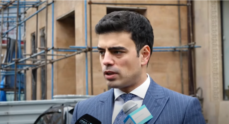 Լարված իրավիճակ Գյումրիում, մանդատից հրաժարված «Մեր քաղաք»-ի Գյումրու ավագանու անդամը փոշմանել է