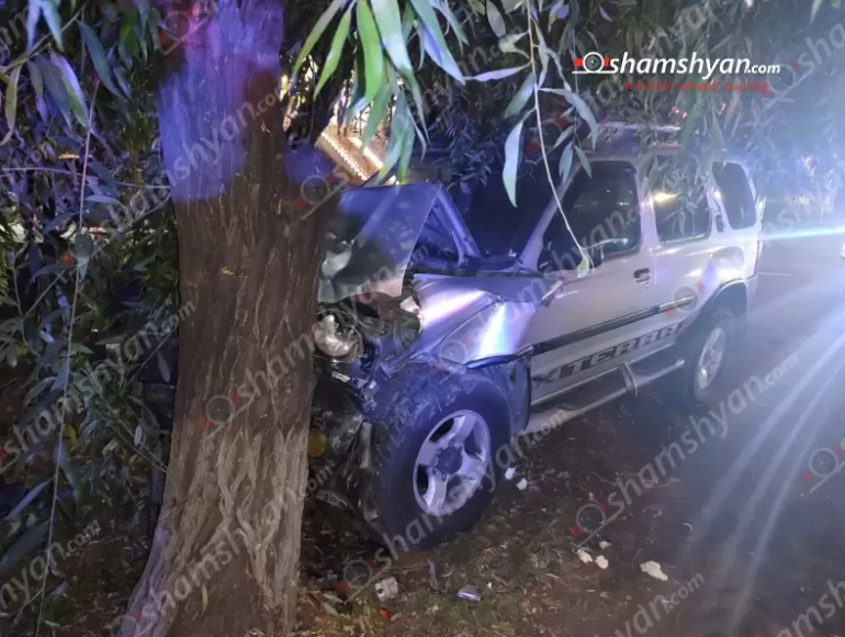 Երևանում «Nissan»-ը բախվել է ծառին, վարորդի ամուսինն ու 7-ամյա երեխան տեղափnխվել են hիվանդանnց