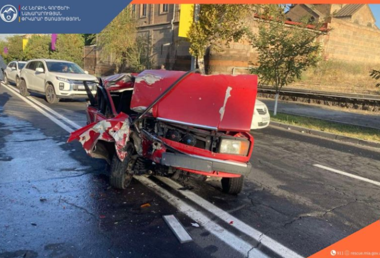 Վաղարշապատ քաղաքում բախվել են «VAZ»-ն ու «ZIL»-ը, կա տուժած