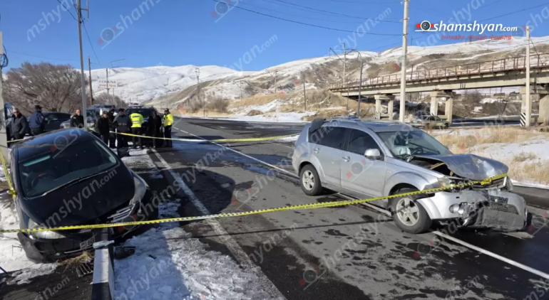 Բախվել են «Mitsubishi Outlander»-ը և «Mitsubishi Grandis»-ը, վերջինը բախվել է կամրջի արգելապատնեշին, կա տուժած