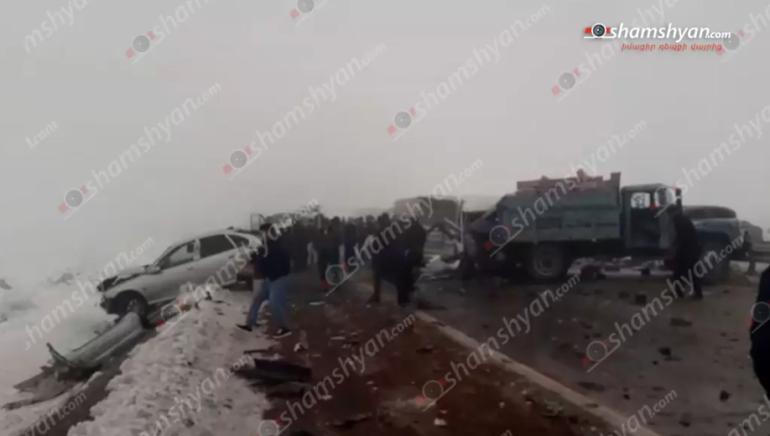 Խոշոր ավտովթարներ՝ Արագածոտնի մարզի Թալին-Բազմաբերդ-Կաքավաձոր խաչմերուկում, բախվել են մի քանի ավտոմեքենա, կան բազմաթիվ վիրավորներ