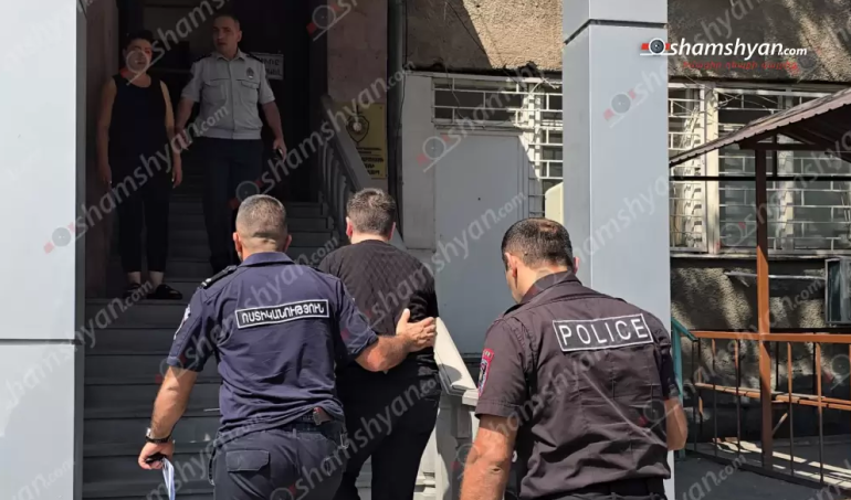 Տավուշում տղամարդը մուտք է գործել քաղաքացու ննջասենյակ, փորձել խեղդել 34-ամյա կնոջն ու 1-ամյա երեխային, կա վիրավոր Տավուշում տղամարդը մուտք է գործել քաղաքացու ննջասենյակ, փորձել խեղդել 34-ամյա կնոջն ու 1-ամյա երեխային, կա վիրավոր