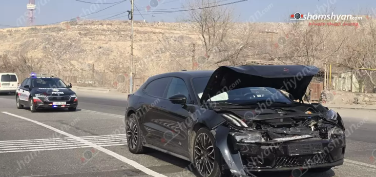 Երևանում բախվել են «Zeekr» և «Gac» մակնիշի ավտոմեքենաները