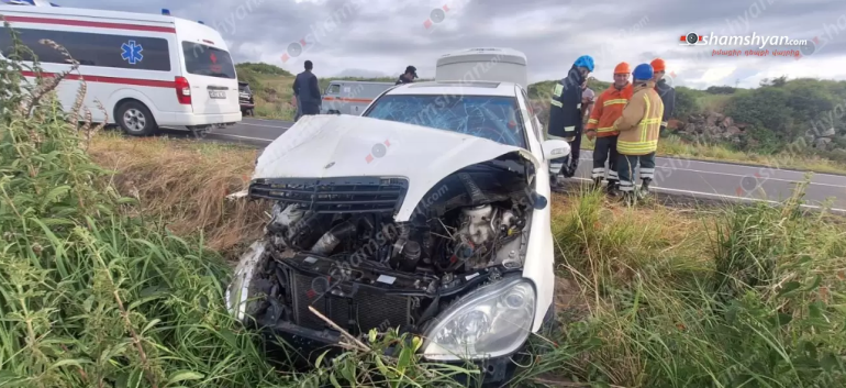 Սևան-Մարտունի ճանապարհին 18-ամյա վարորդը «Mercedes»-ով բախվել է քարերին և հայտնվել երթևեկելի գոտուց դուրս