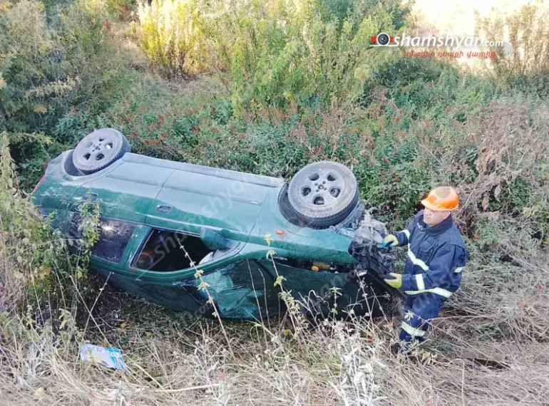Երևան-Սևան ավտոճանապարհին 25-ամյա վարորդը «Opel Astra»-ով բախվել է երկաթե արգելապատնեշներին, կոտրել դրանք և կողաշրջված հայտնվել ձորակում․ կա վիրավnր