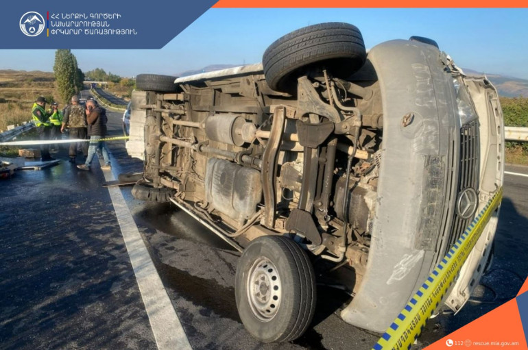 Երևան-Սևան ավտոճանապարհին «Mercedes-Benz» մակնիշի միկրոավտոբուսը կողաշրջվել է. կա 8 տnւժած
