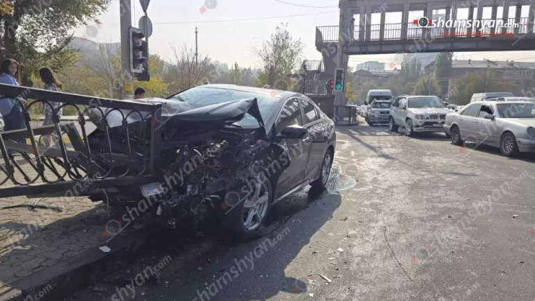 Հալաբյան-Արզումանյան փողոցների խաչմերուկում բախվել են «Chevrolet Volt»-ը և «Opel»-ը․ կան տուժածներ