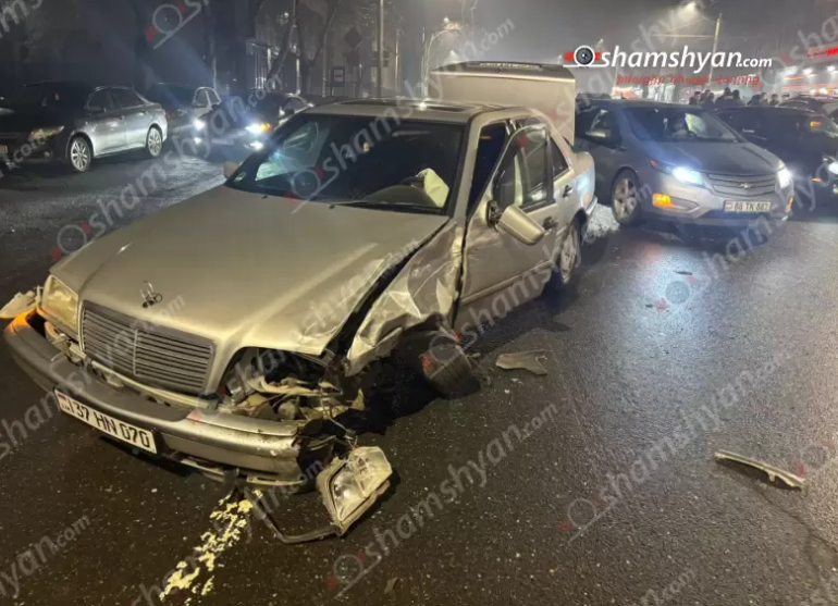 Երևանում՝ Հերացի փողոցում, բախվել են «Mazda 6»-ը, «Nissan X-Trail»-ը և «Mercedes»-ը, կան տուժածներ